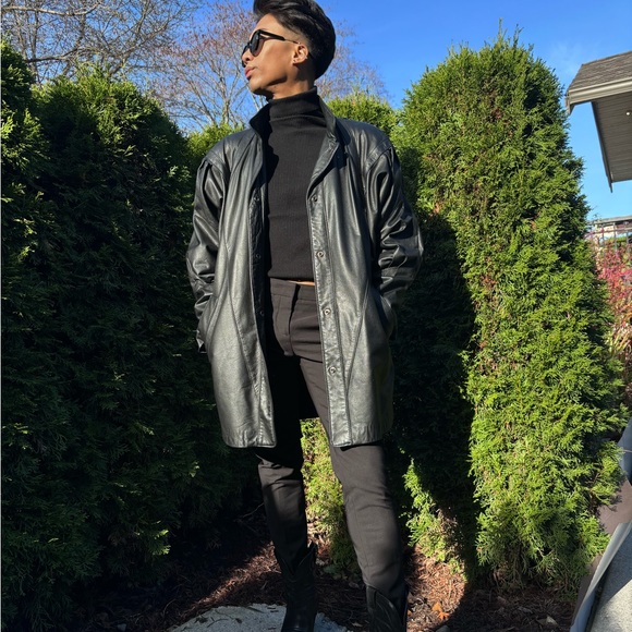 Vintage Broad shoulder padded black Leather Jacket - Picture 6 of 7